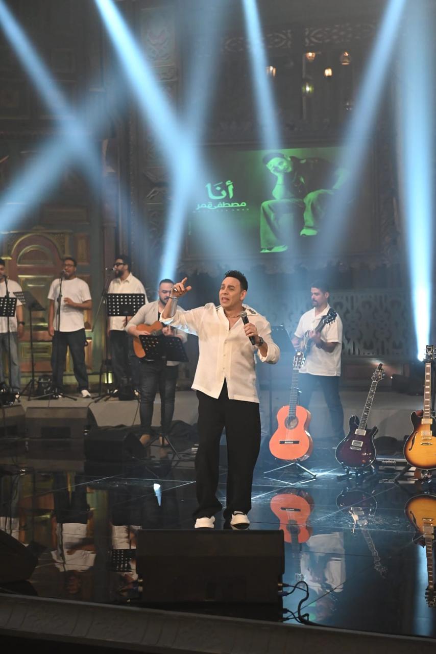 <strong>مصطفى قمر</strong>