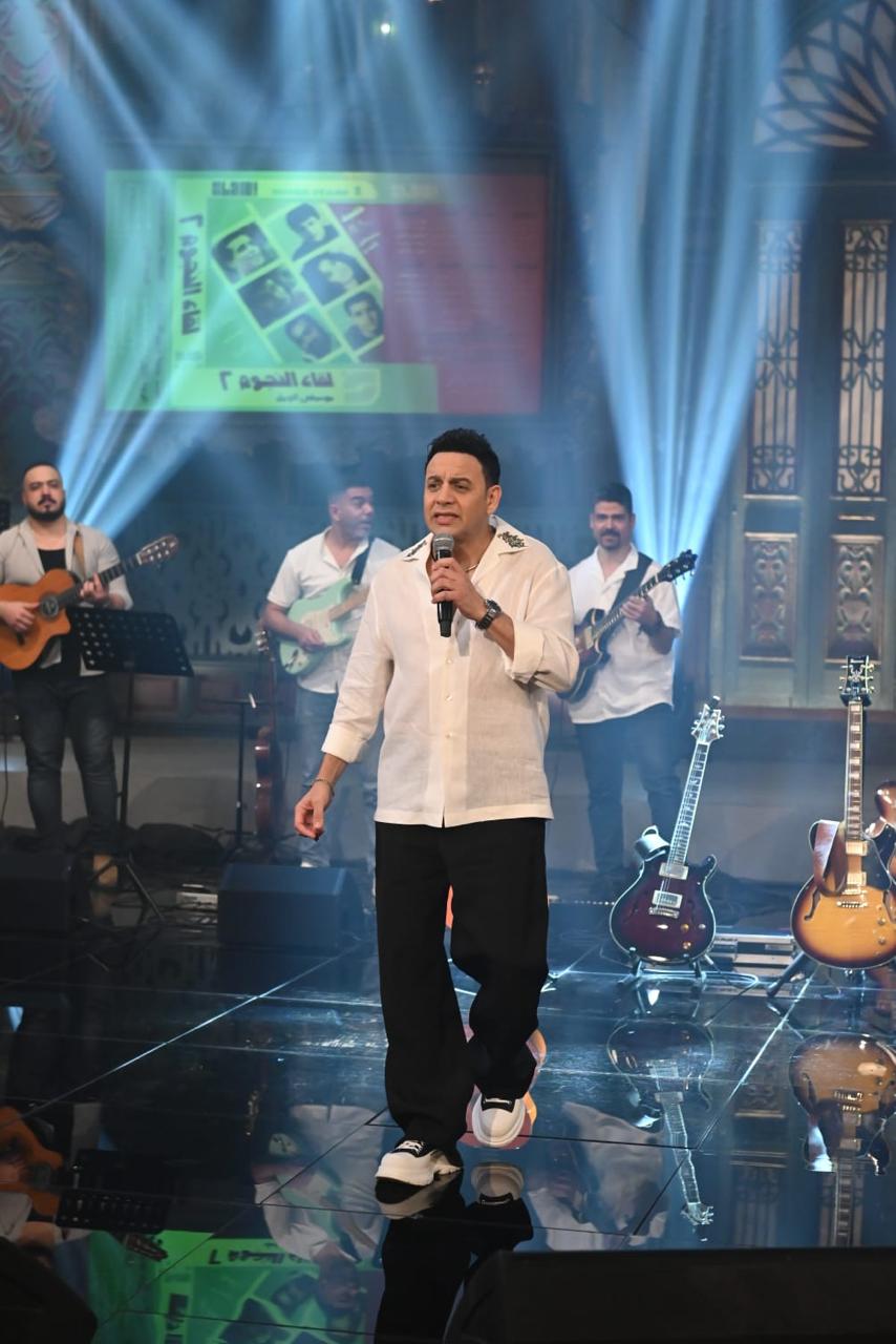 <strong>مصطفى قمر</strong>