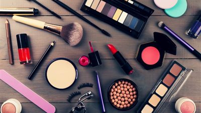 بعد ارتفاع أسعارها.. طريقة عمل مستحضرات التجميل في المنزل