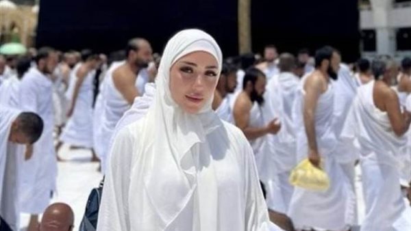 سارة سلامة من أمام