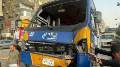 اصطدام أتوبيس بإشارة مرور في مدينة نصر