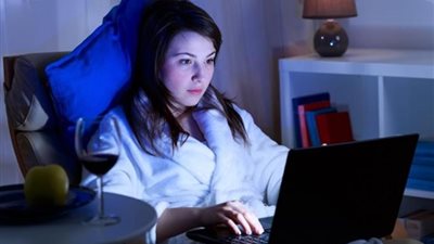 من التهاب البشرة لـ الوفاة.. ماذا يفعل السهر في أجسامنا؟