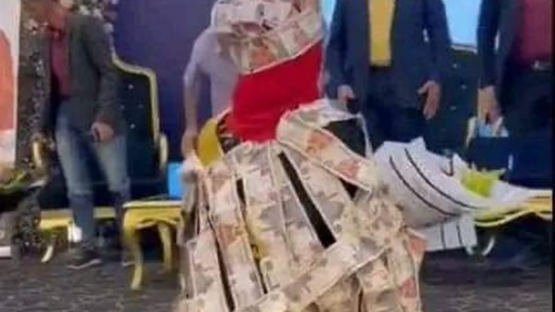فتاة الروب