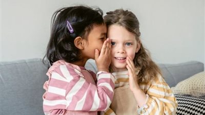 تعويد الأطفال على الصدق.. كيف نُكره أبنائنا في الكذب