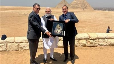 رئيس الوزراء يصطحب نظيره الهندي في جولة بمنطقة الأهرامات