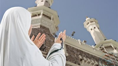 ما حكم لبس النقاب للمرأة في الحج ؟