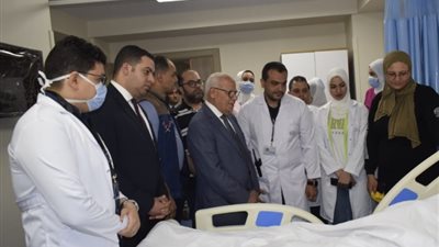 محافظ بورسعيد يزور المجمع الطبي بأولى أيام عيد الأضحى