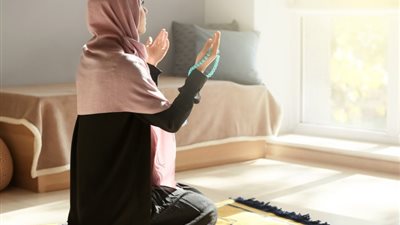 خروج المرأة إلى المسجد متعطرة..حرام أم حلال؟