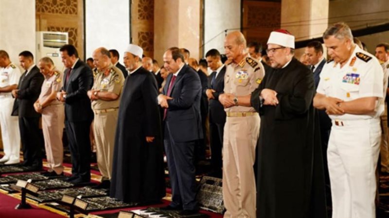 الرئيس السيسي يؤدى صلاة العيد