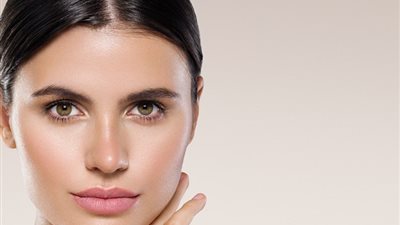 البشرة والدقيق وجهان لعملة واحدة.. 3 وصفات لعلاج مشكلات الوجه