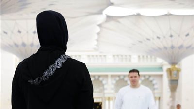 هل يجوز  خروج المرأة بدون إذن زوجها حتى لو ذاهبة للمسجد؟