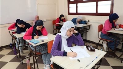 الدرجات مطمئنة ومبشرة.. «التعليم» تنتهي من تصحيح «الكيمياء»