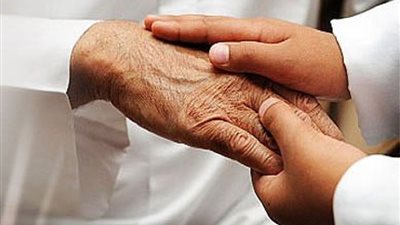الإفتاء تحسم الجدل حول إجبار الزوجة على قطع صلة الرحم