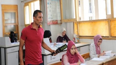 «التعليم» ترصد 4 حالات «غش» بامتحان الجيولوجيا والتفاضل للثانوية العامة