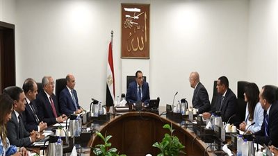 رئيس الوزراء يستعرض ضوابط حوكمة الإجراءات المتبعة في تحصيل مقابل التحسين