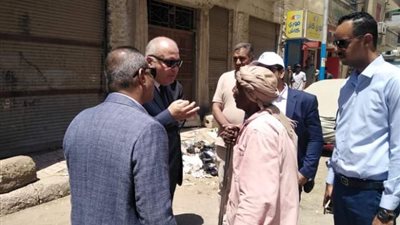 محافظ قنا يحيل رئيس حي ومشرفي النظافة بقوص للتحقيق