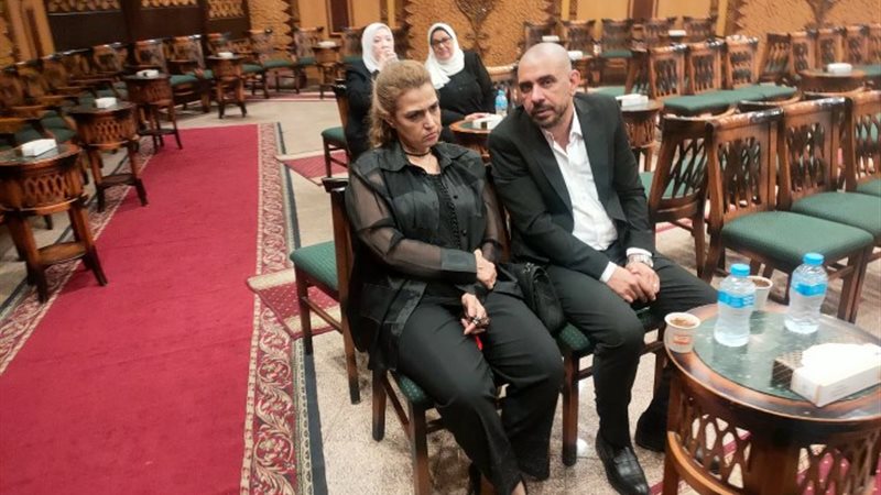 سيمون في عزاء علاء عبد الخالق