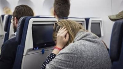 3 نصائح تخلصك من ضغط الأذن في الطائرة