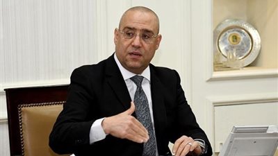 وزير الإسكان يجرى جولة تفقدية على بعض المشروعات بمدينة الغردقة