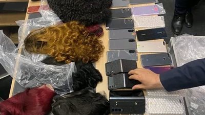 إحباط محاولة تهريب «هواتف محمولة وبواريك الشعر» بجمارك مطار القاهرة