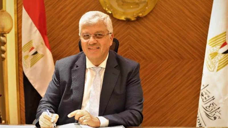 الدكتور أيمن عاشور