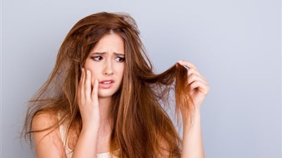 تجنب الصبغات.. 5 عادات بسيطة تُقلل تساقط الشعر