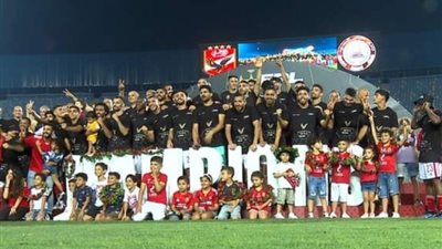 بالصور| الأهلي يحتفل بدرع الدوري