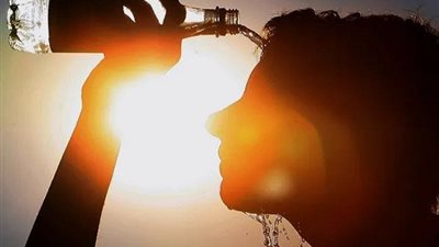 «الصحة» توجه نصائح لـ تجنب مخاطر ضربات الشمس والإجهاد الحراري