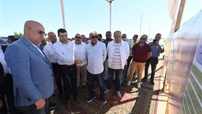 وزير الإسكان يتابع أعمال الطرق والمرافق بمدينة سفنكس الجديدة