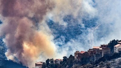 الجزائر تقبض على 14 مشتبهًا بهم على إثر حرائق الغابات