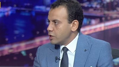 استاذ اقتصاد: إمكانيات محور قناة السويس تجذب الأنشطة الأكثر نموًا بالعالم