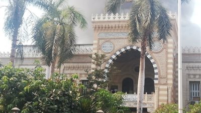 وزير الأوقاف يتفقد آثار حريق اندلع بمبنى الوزارة