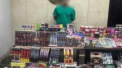 ممنوع تداولها.. ضبط تاجر  بـحوزته مليون و200 ألف لعبة نارية