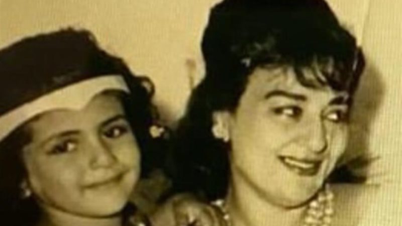 هالة صدقي ووالدتها