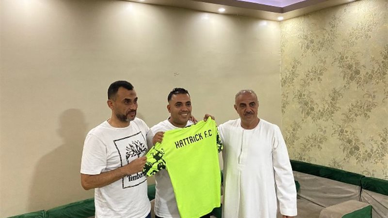 جانب من التوقيع