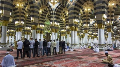 مدة توقف الإمام بعد قراءة الفاتحة في الصلاة.. الإفتاء توضح