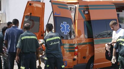 إصابة 13 شخصًا في انقلاب سيارة ميكروباص على طريق العلمين