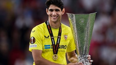 بعد رفض دي خيا.. بونو يقترب من حراسة عرين مدريد