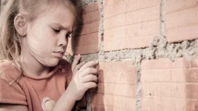 مرض التوحد.. الأسباب والأعراض والعلاج