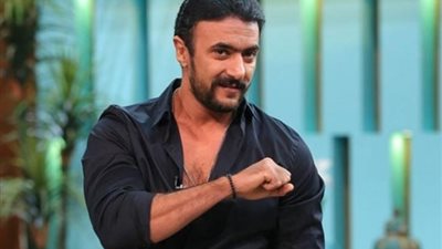 «الكومندا أبو الجدعنة».. لفتات إنسانية تبرز شهامة أحمد العوضي