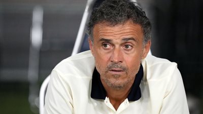 إنريكي يستبعد نيمار واللاعب يرد