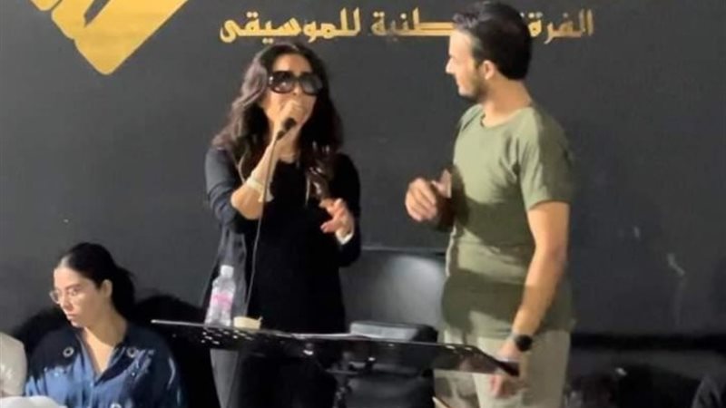 الفنانة لطيفة