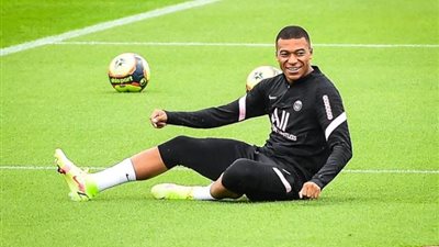 كيليان مبابي يعود للتدريبات مع باريس سان جيرمان