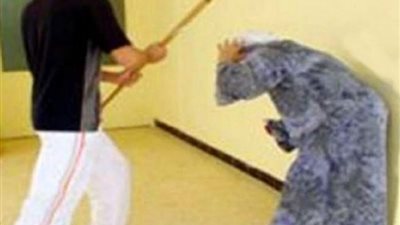 مسنة تحرر محضر تعدٍ ضد ابنها لكسر ذراعها وطردها