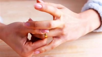 رفض أن تعالجه زوجته من مرض جلدي.. فخلعته