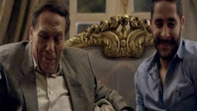 الزعيم كسر الحواجز.. مصطفى منصور: عادل إمام سبب في استمرار مشواري الفني