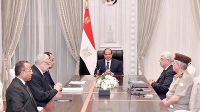 الرئيس يستمع لأخر أعمال تطوير منطقة مستشفيات جامعة عين شمس