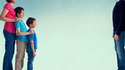 سيدة تطلب الطلاق.. «اتجوزته من ورا أهلي وآخرتها ضربني وحرمني منهم