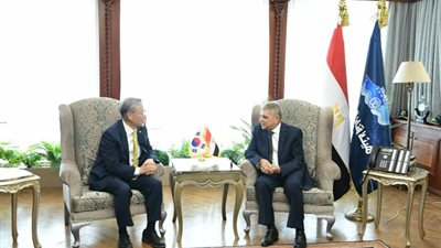 الفريق أسامة ربيع يبحث مع السفير الكوري الجنوبي مجالات التحول للأخضر