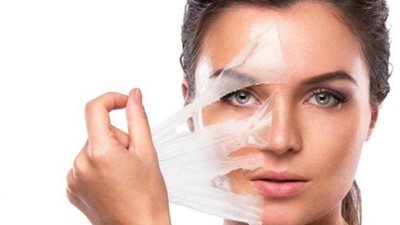 منها ماسك الأفوكادو بالعسل.. طرق طبيعية لتقشير الجلد بعد المصيف